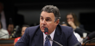 Ministro bota ex-deputado da sua confiança na vaga de Manato