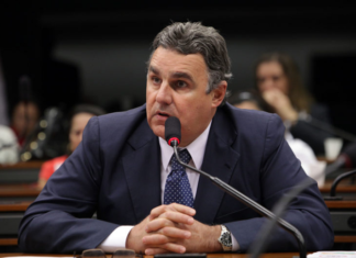 Ministro bota ex-deputado da sua confiança na vaga de Manato