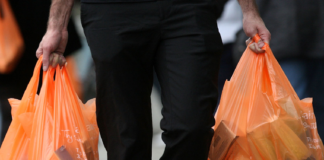 Câmara do DF proíbe sacolas plásticas nos supermercados