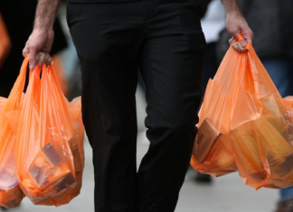 Câmara do DF proíbe sacolas plásticas nos supermercados
