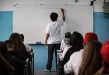 Deputados defendem a volta da Educação Moral e Cívica