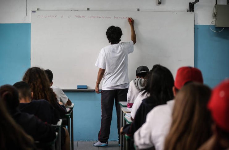 Deputados defendem a volta da Educação Moral e Cívica