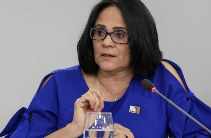 Corrupção e traição na pasta de Damares são denunciadas por aliado do governo