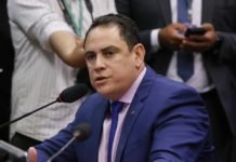 Deputado lamenta morte de sequestrador mas elogia PM