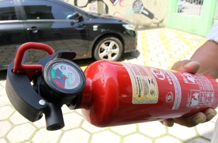 Deputadas defendem volta dos extintores nos carros