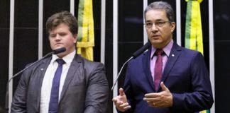 Ameaçados de punição, deputados recebem convite para deixar o PSB