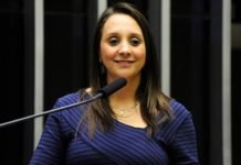Deputada quer acabar com cota de 30% das mulheres