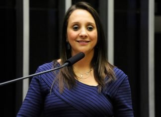 Deputada quer acabar com cota de 30% das mulheres