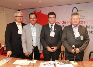 Prefeito apresenta plano que beneficia 150 mil moradores de Vila Velha