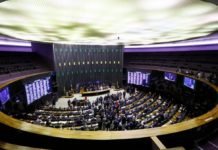 De volta à Câmara, projeto que libera armas divide deputados