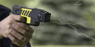 Deputados são contra uso de armas de eletrochoque em estudantes