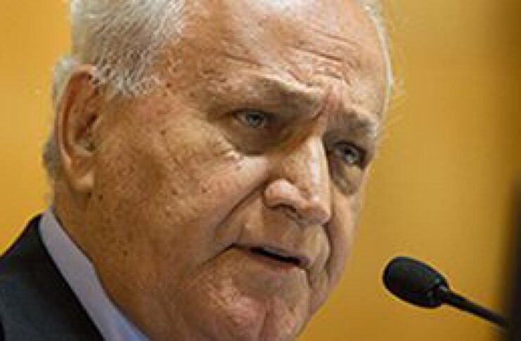 Deputados ainda recebem aposentadorias décadas após deixarem mandatos