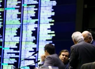 Deputados do ES são contra congelar o salário mínimo