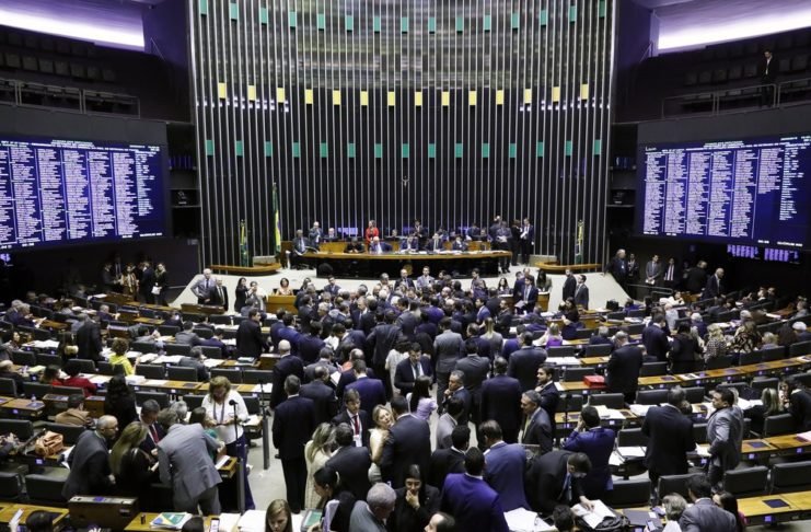 Reforma eleitoral do retrocesso: Veja como votaram os capixabas