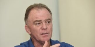 Para deputados, melhor caminho para Casagrande é a reeleição