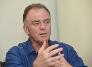 Para deputados, melhor caminho para Casagrande é a reeleição