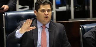 A chantagem do senador candidato para ocupar mais espaço no governo