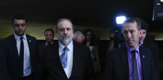 Contarato só vai decidir voto sobre Aras em sabatina