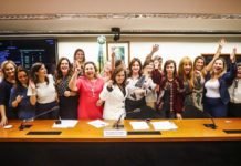 Mulheres se unem para derrubar projeto que acaba com as cotas femininas