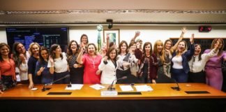 Mulheres se unem para derrubar projeto que acaba com as cotas femininas