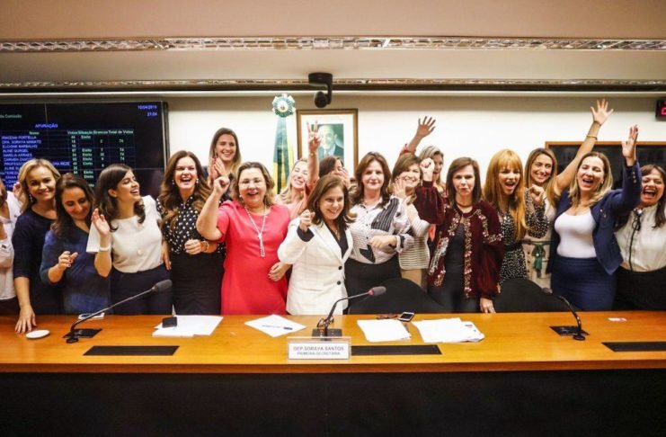 Mulheres se unem para derrubar projeto que acaba com as cotas femininas