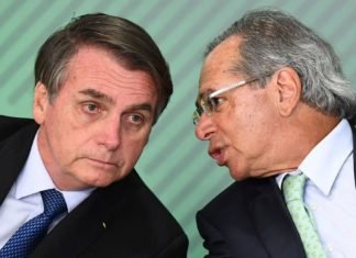 Governo estuda proibir filiação partidária de funcionário público