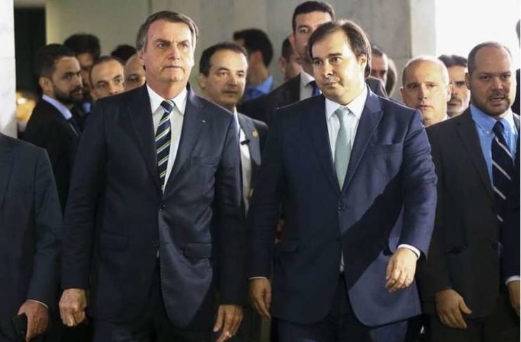 Bolsonaro nega que vá acabar com estabilidade dos servidores