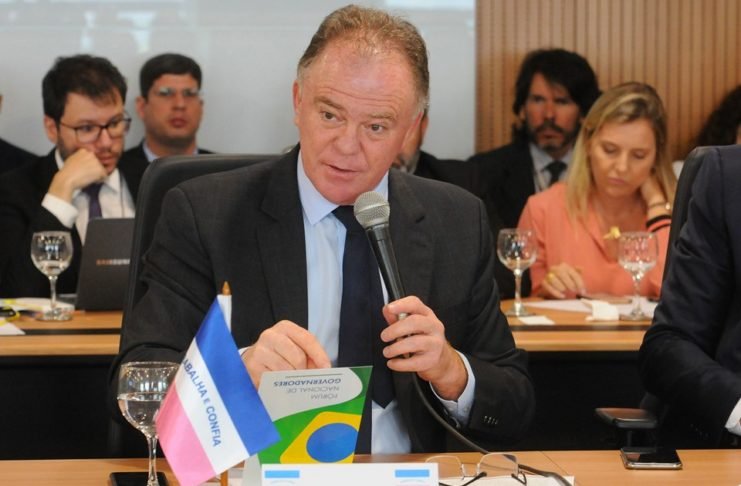 Bolsonaro tem que ser pressionado para defender meio ambiente, afirma governador