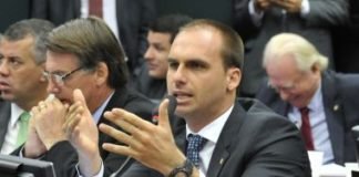 Eduardo Bolsonaro diz que luta para tirar delegado Waldir da liderança continua
