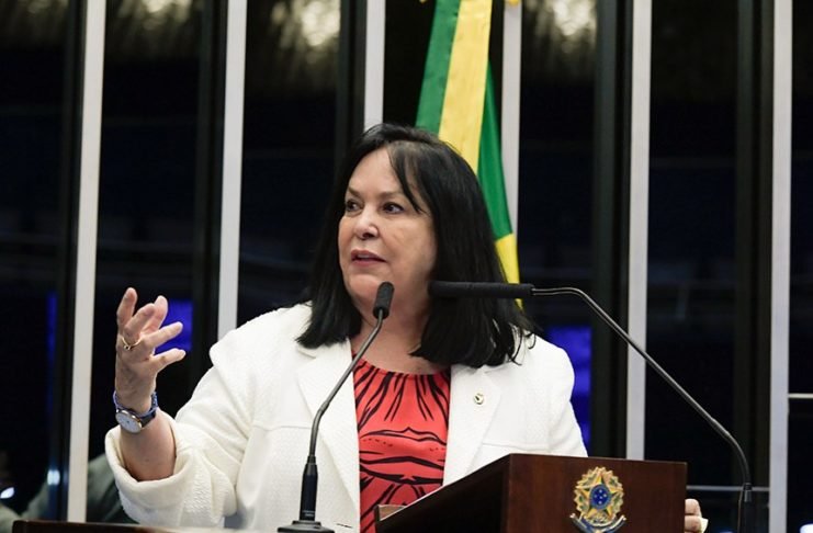 Senadora vai anunciar novo partido após eleição municipal