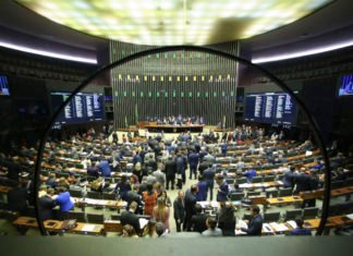 Festa junina antecipa recesso de julho: Semana começa com derrubada do IOF