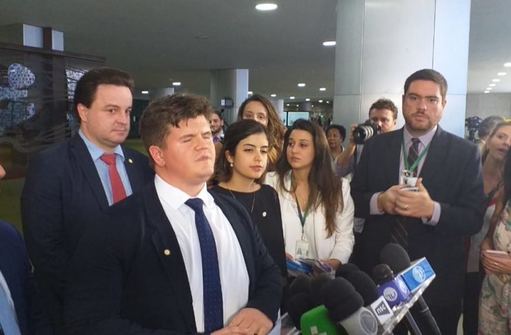 Deputado elogia Casagrande ao se despedir do PSB