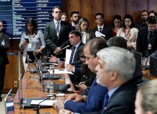 Palanque para detonar o governo: CPMI das Fake News visa Bolsonaro