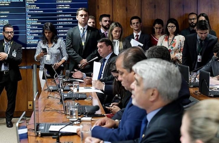 Palanque para detonar o governo: CPMI das Fake News visa Bolsonaro