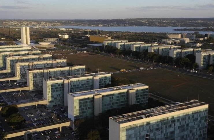 Intocáveis: Servidor público custa duas vezes mais que o privado