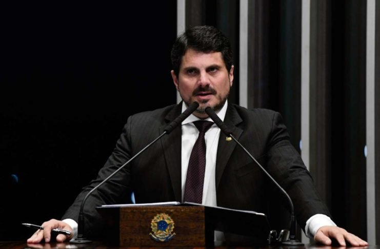 Mesmo após duas doses, senador bolsonarista pega covid pela 2ª vez