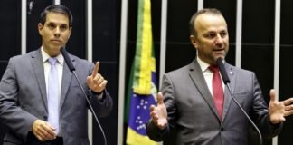 Deputados aprovam fundo eleitoral de olho na eleição