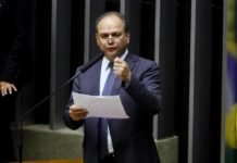 Justiça eleitoral cassa deputado que foi ministro de Temer