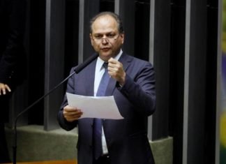 Justiça eleitoral cassa deputado que foi ministro de Temer