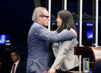 Jatinho do ex-senador capixaba sempre à disposição dos poderosos