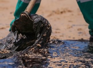 Óleo pode chegar às praias do Rio neste fim de semana