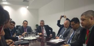 ‘Bolsonaro não está preocupado com isso’, diz senador sobre desastre com óleo