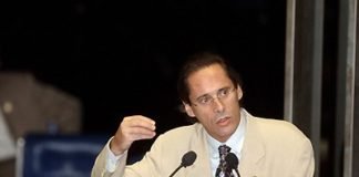 Posse de suplente de Rose depende de aprovação da Mesa Diretora