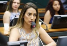 Projeto permite saque do FGTS para trabalhador com 60 anos