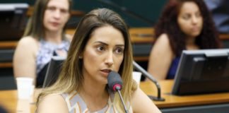 Projeto permite saque do FGTS para trabalhador com 60 anos