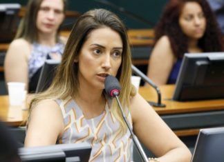 Projeto permite saque do FGTS para trabalhador com 60 anos