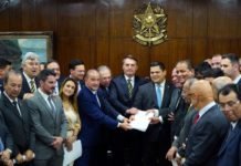 300 carreiras de servidores públicos vão virar 20 ou 30, diz ministro