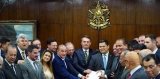 300 carreiras de servidores públicos vão virar 20 ou 30, diz ministro