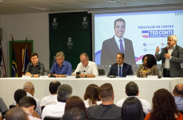Deputado faz prestação de contas em Guarapari de olho na prefeitura