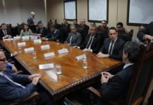 Ministro garante a deputados obras emergenciais na BR 262